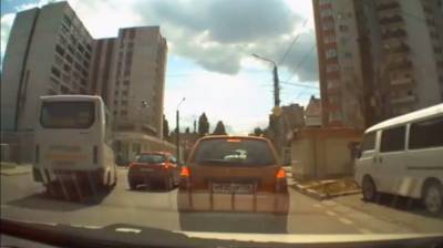 В Воронеже выехавший на встречку водитель автобуса заплатит 5 тысяч штрафа - vestivrn.ru - Россия - Воронеж