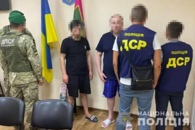 Прятались в подсолнухах: на Харьковщине задержали "вора в законе" и его сообщника при попытке незаконно попасть в Украину - rupor.info - Россия - Украина - Грузия