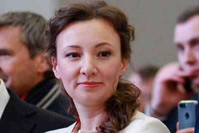 Владимир Путин - Анна Кузнецова - Вынесен на обсуждение указ Путина об учреждении Дня отца, предложенного Анной Кузнецовой - mk.ru - Россия