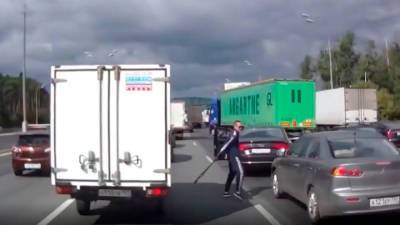 Драка, стрельба, уголовное дело: до чего доводят конфликты на дорогах - vesti.ru - Санкт-Петербург - Кострома