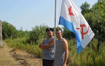 На мэра города Хорол завели дело из-за фото с советским флагом - korrespondent.net - Украина - Полтавская обл.