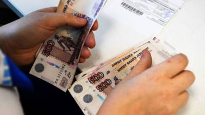 Владимир Путин - Выплаты по 10 тысяч рублей на школьников начнутся раньше срока - crimea.ria.ru - Крым - Симферополь