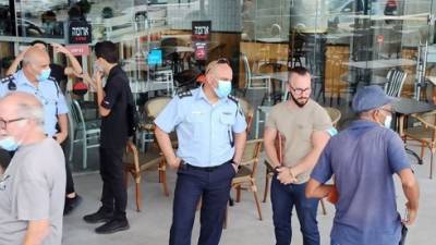 25-летний мужчина в кафе "Арома" получил удар током, он при смерти - vesty.co.il - Израиль