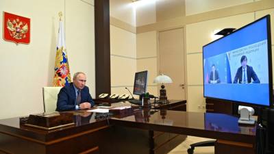 Владимир Путин - Сергей Кравцов - Путин попросил главу Минпросвещения пересмотреть планы по ремонту школ - mir24.tv - Россия