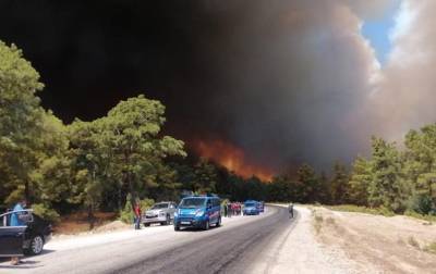 В Анталии лесные пожары подобрались к городам - korrespondent.net - Украина - Италия - Турция - Манавгат