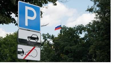 В платной зоне парковки на Кирочной улице обосновалось летнее кафе - piter.tv - Санкт-Петербург