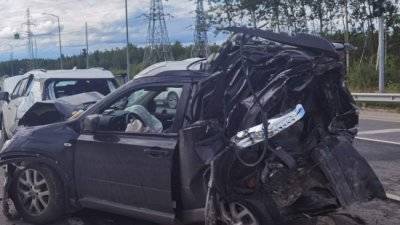Авто смяло до водительского сидения: в Югре произошло массовое ДТП с погибшим - newdaynews.ru - Сургут - Югра - Нижневартовск