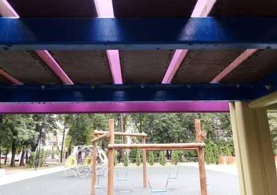 На детской площадке в Наташином парке демонтировали неисправные качели - ya62.ru - Рязань