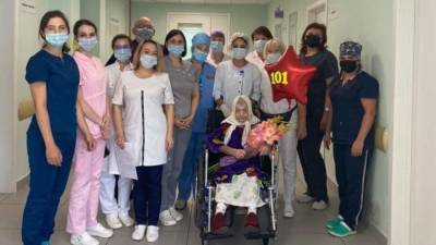 В Подмосковье медики вылечили 101-летнюю женщину от COVID-19 - iz.ru - Израиль - Московская обл.