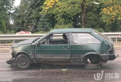 В Выборге неизвестные разбили «Ладу» и оставили ее на дороге - ivbg.ru - Украина - Выборг - Ленобласть