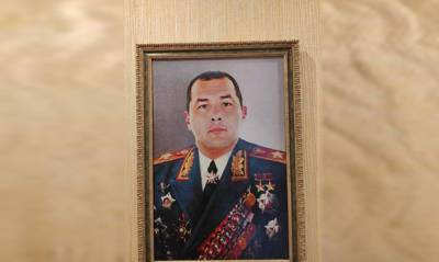 Силовики обнаружили при обыске у сотрудника ГИБДД Таганрога его портрет в образе маршала СССР - og.ru - Ростовская обл.