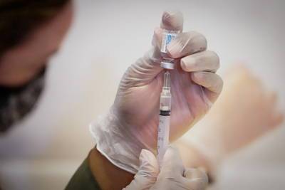 Н.И.Пирогов - Врач назвал противопоказания к прививке от коронавируса при гепатите - lenta.ru