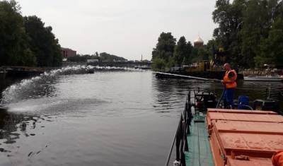 Очередной разлив нефтепродуктов ликвидировали на Екатерингофке - neva.today - Санкт-Петербург - Экология