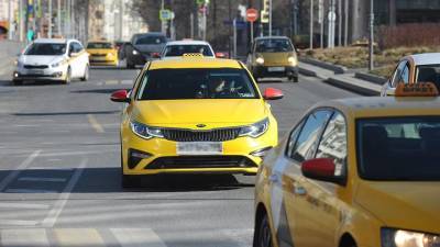 Максим Ликсутов - Более одного миллиарда рублей получили столичные таксомоторные компании с 2012 года - vm.ru