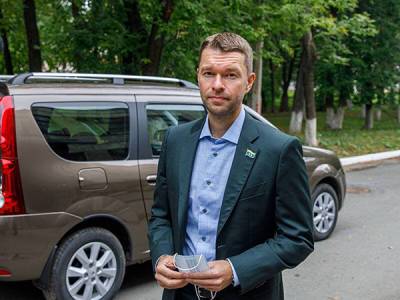 Евгений Куйвашев - Алексей Орлов - Глава медицинской фракции Екатеринбурга подарил машину ЦГКБ №23 - nakanune.ru - Екатеринбург