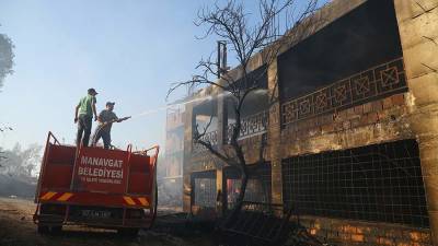 Бекир Пакдемирли - Власти заявили о гибели одного человека из-за пожара в Анталье - iz.ru - Израиль - Манавгат