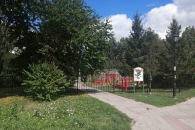 Жители дома на Красном проспекте в Новосибирске установили забор в сквере с фонтаном - runews24.ru - Новосибирск