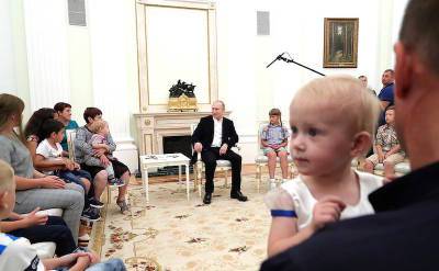 Владимир Путин - Путин назвал новую дату начала разовых выплат на школьников - bloknot.ru - Россия