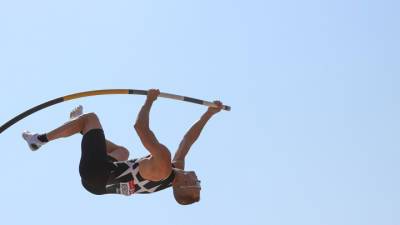 Коронавирус не позволит выступить на Олимпиаде чемпиону мира в прыжках с шестом - vesti.ru - Австралия
