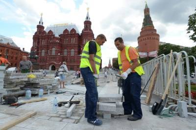 Петр Бирюков - Заммэра Бирюков объяснил частую замену плитки в Москве работами с сетями - interfax-russia.ru - Москва