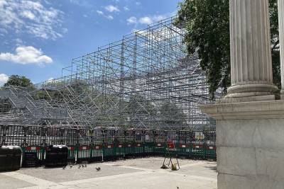 В Лондоне сразу после открытия закрыли самый отвратительный аттракцион века - mk.ru - Лондон