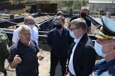 Алексей Текслер - Владимир Якушев - Дома в пострадавших от лесных пожаров поселках в Челябинской области начнут сдавать с 15 сентября - nakanune.ru - Россия - Челябинская обл. - Дома - Джабык - Строительство