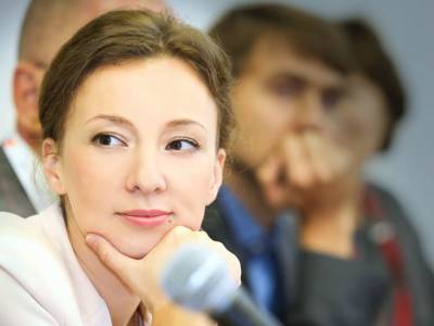 Анна Кузнецова - Анна Кузнецова и активисты поддержали введение нового праздника - bloknot.ru - Россия