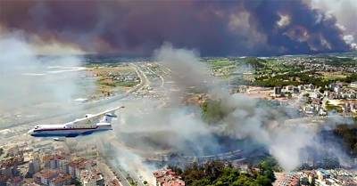 Российские самолеты Бе-200 тушат лесные пожары на юге Турции - tvc.ru - Россия - Турция - Анкара - провинция Анталья