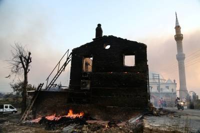 Турция продолжает борьбу с лесными пожарами: в Мармарисе началась эвакуация туристов из отелей - kp.ua - Украина - Турция - Мармарис