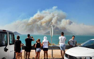 В турецком Мармарисе из-за пожаров началась эвакуация туристов - tvc.ru - Турция - Мармарис