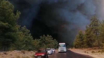 В Турции природные пожары захватывают все новые территории и добираются уже до курортов - 1tv.ru - Turkey - провинция Анталья