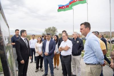 Губернатор штата Оклахома ознакомился в Зангилане с работами в рамках проекта "умное село" (ФОТО) - trend.az - США - штат Оклахома - район Зангиланский