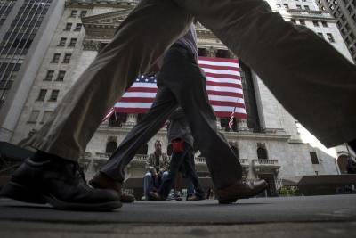 Уолл-стрит растет, надеясь на поддержку ФРС - smartmoney.one - США - Reuters
