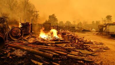 «Глаза режет, пепел падает с неба»: в Турции бушуют лесные пожары - russian.rt.com - Turkey - провинция Анталья