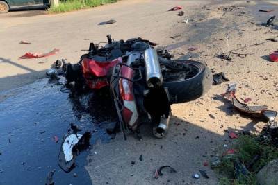 В Ленобласти под колесами автомобиля погиб мотоциклист - spb.mk.ru - Ленинградская обл.