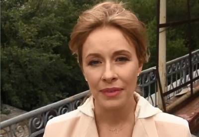 Елена Крав - Елена Кравец - Покалеченная звезда "Квартал 95" Кравец вынуждена передвигаться на костылях: "Ленчик, выздоравливай!" - sport.politeka.net - Украина