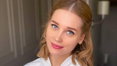 Кристина Асмус - Кристина Асмус напугала фанатов снимком с костылем и загипсованной ногой - 5-tv.ru