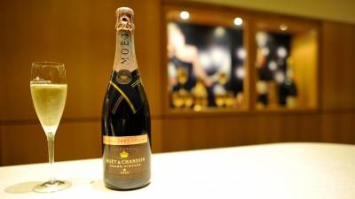 Почему приостановлены поставки шампанского Moet Hennessy в Россию - 5-tv.ru - Россия