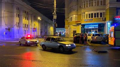 В центре Воронежа легковушка сбила мужчину на электросамокате - vestivrn.ru - Воронеж