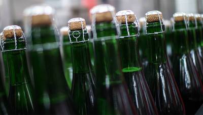 Винодел прокомментировал остановку поставок шампанского Moet Hennessy в Россию - gazeta.ru - Россия - Франция