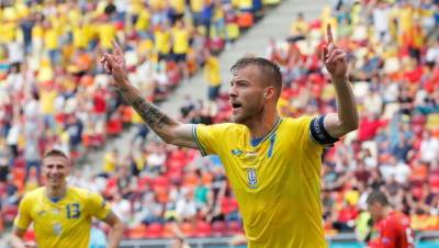 Виталий Кличко - Андрей Шевченко - Мэр Киева Кличко поддержал сборную Украины перед матчем с Англией - gazeta.ru - Украина - Англия - Чехия - Дания - Рим - Киев
