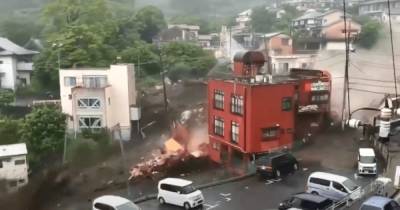 Оползень в Японии сносил дома и автомобили, десятки человек пропали без вести (видео) - focus.ua - Украина - Япония - Атами