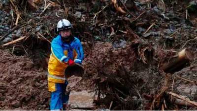 Есихидэ Суга - В Японии из-за ливней уничтожает оползнями города - lenta.ua - Россия - Украина - Япония - Атами - Экология