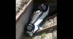 Видео с места падения машины в Кабардино-Балкарии появились в Сети - kavkaz-uzel.eu - респ. Кабардино-Балкария - Twitter