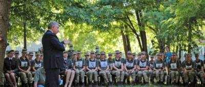 Руслан Хомчак - Андрей Таран - Минобороны предлагает курсанткам маршировать на параде в «экспериментальной обуви» - w-n.com.ua - Украина - Киев