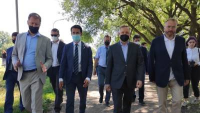 Александр Беглов - Нет скамеек и дорожек: Беглову показали Парк Авиаторов "во всей красе" - dp.ru
