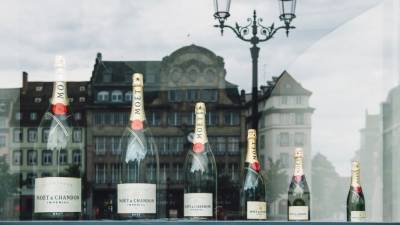 Владимир Путин - В Росалкогольрегулировании удивились решению Moet Hennessy об уходе с рынка РФ - 5-tv.ru - Россия