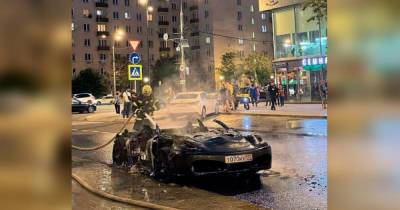 Уничтоженный огнем в Москве Ferrari загорелся на ходу - ren.tv - Москва