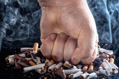 С курильщиками в России начнут бороться по новому - continent.news - Россия