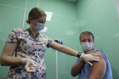 Врач объяснил, кому нужна ревакцинация от коронавируса - continent.news - Россия